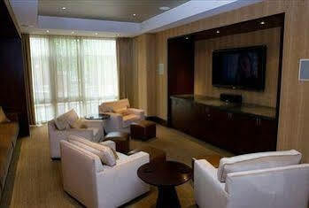 Weichert Suites At Wisconsin Place Чеви Чейз Экстерьер фото
